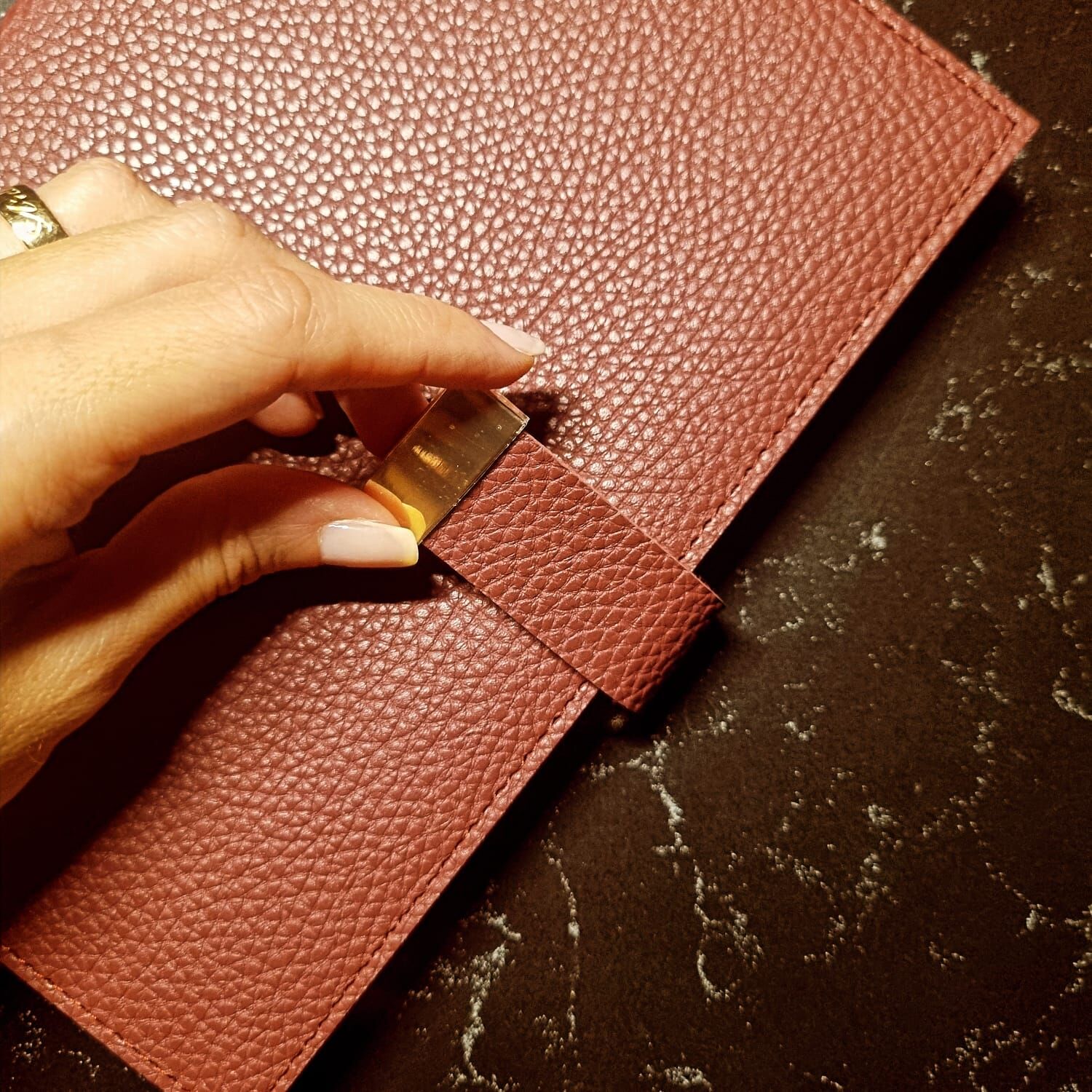 Victoria's Journals Executive Vegan Deri A5 Çizgili Defter (Bordo)